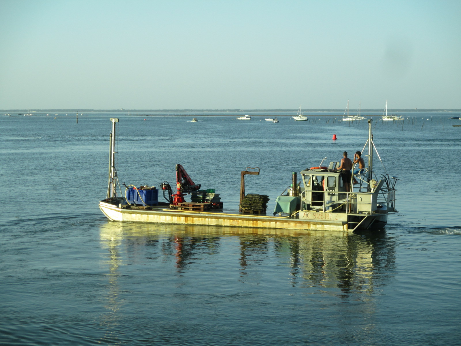 Bateau d’ostréiculture sur le Bassin d’Arcachon